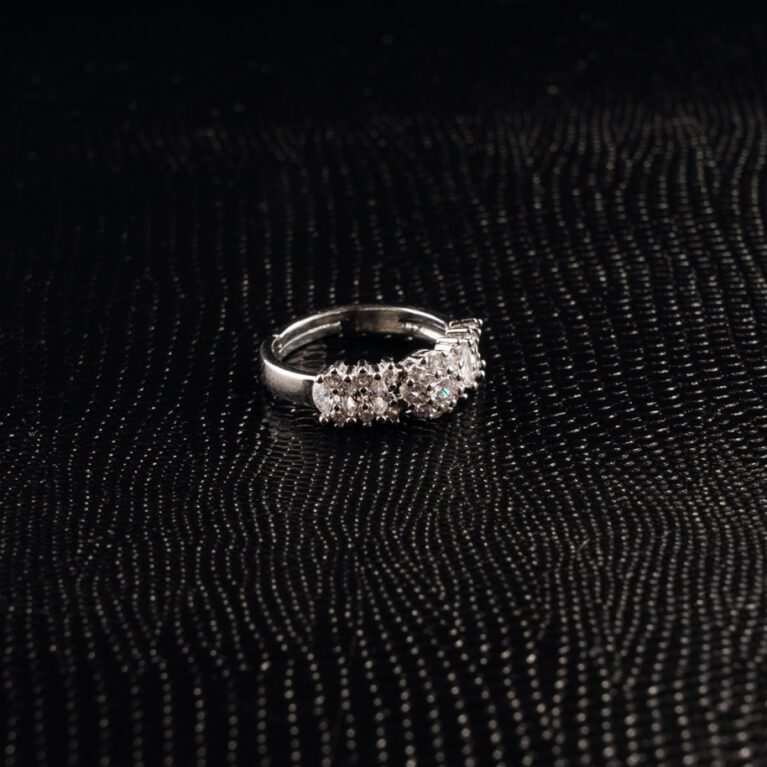 Sparkling Band type AD ring with Crystal