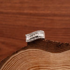 Criss Cross White Gold ring With Crystals
