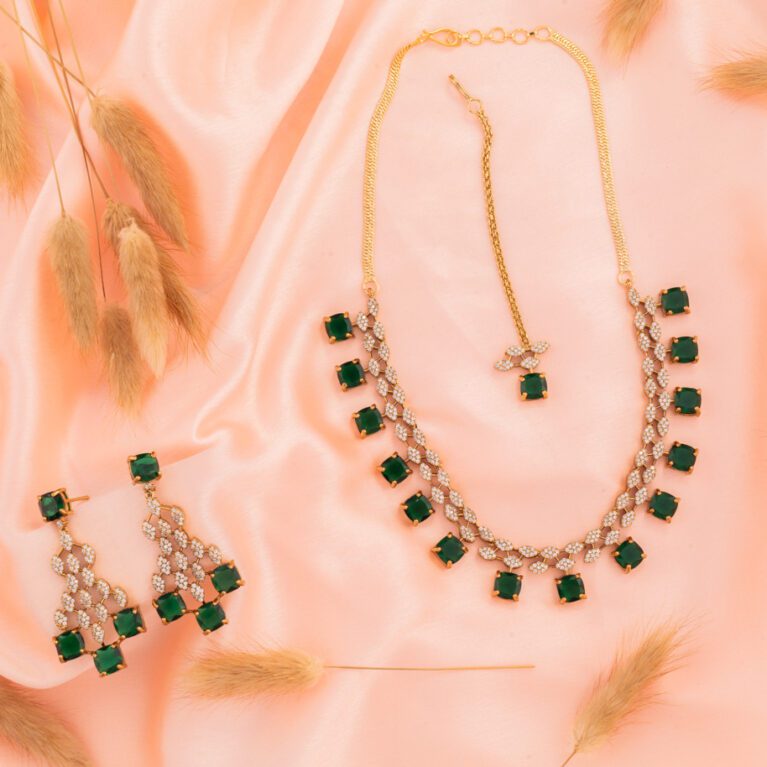 Green Square Crystal on AD with Gold polish gives a elegance