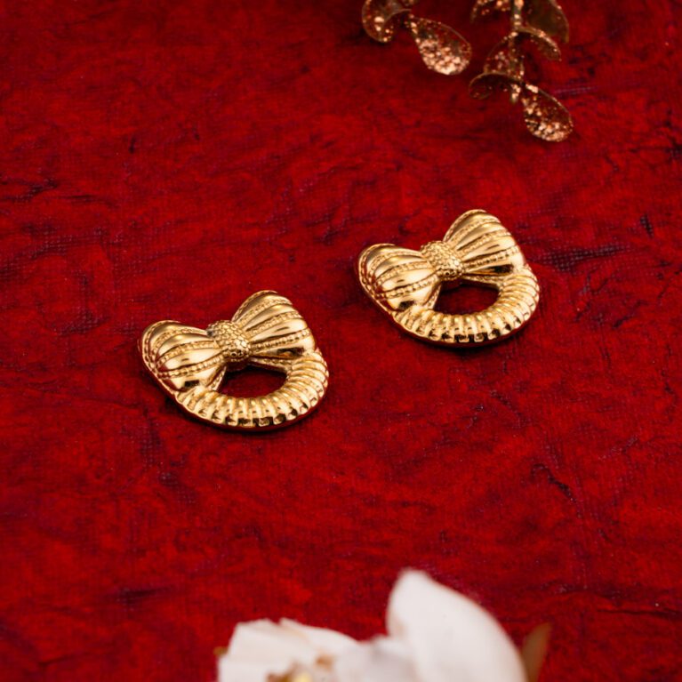 Bow Shaped Gold Minimal Earings