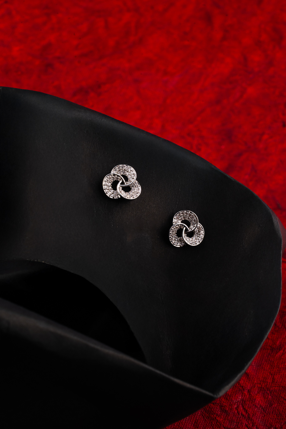 Triple round ring crossed design in white gold finish