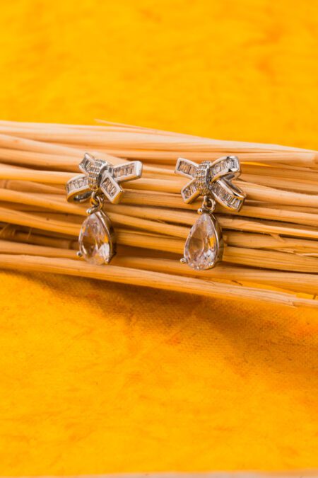 Water Drop Crystal Hanging in the Centre from White Gold Knot Earings