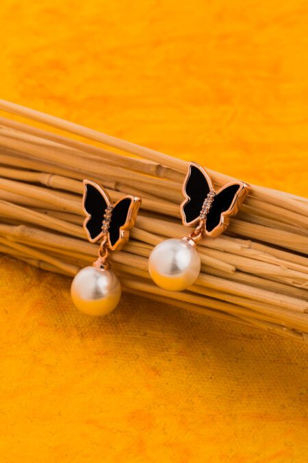 Pearl drop design with Butterfly
