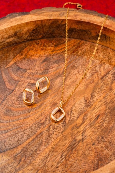 Quad design Gold Pendant set with gold chain