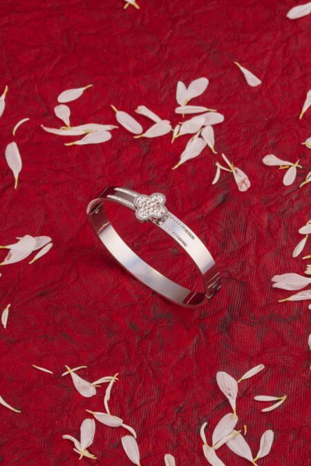 AD studded Flower Whitegold Sleek Bracelet