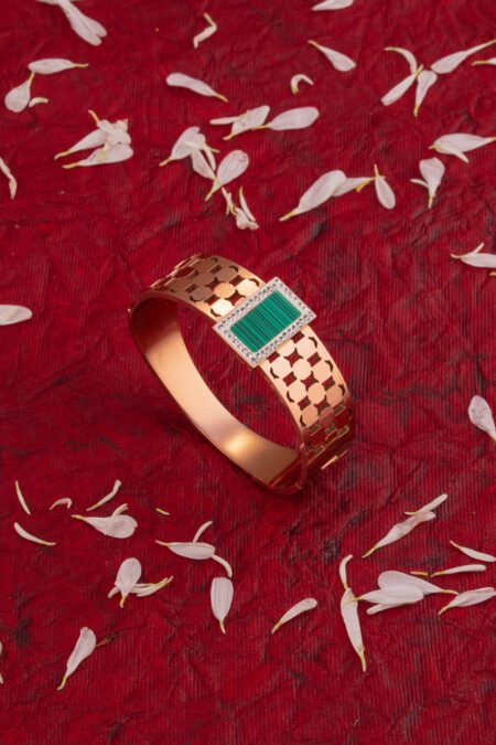 Square Green Color Embellish the Rosegold Bracelet