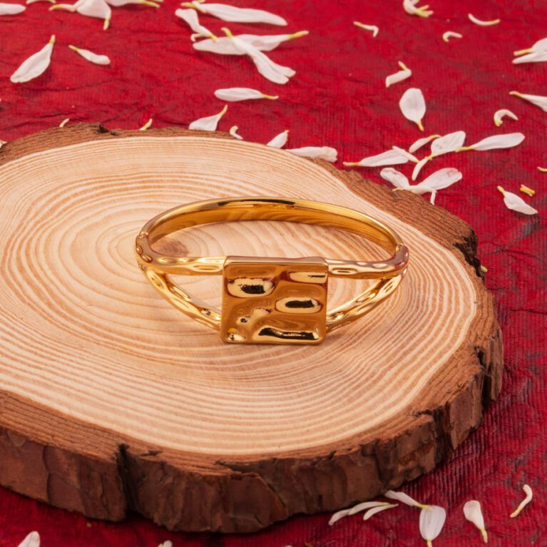 Elegant And Trendy gold bracelet