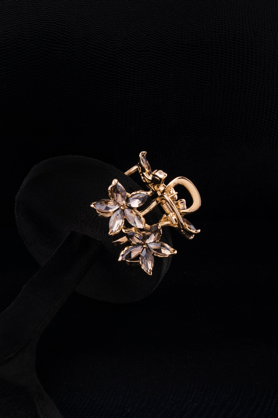 Grey crystals and Metallic Clutcher