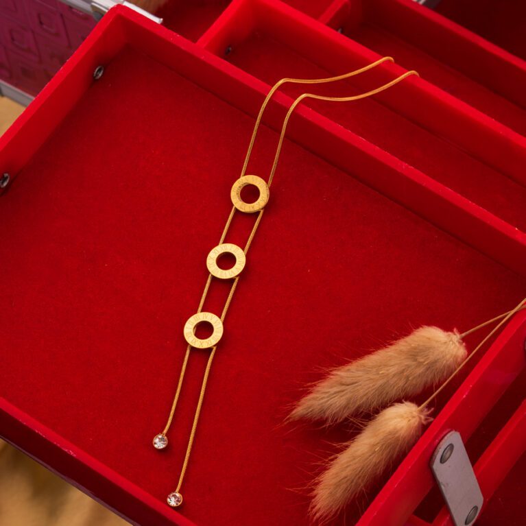 Minimal Gold Chain with Ring Design