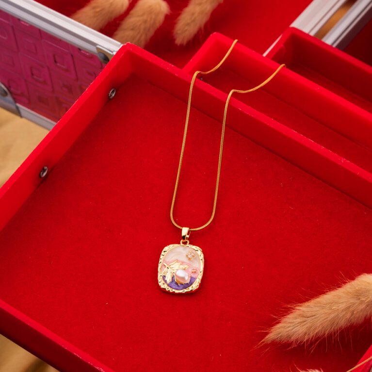 Minimal Gold Chain with Lavender Pink Pearl pendant