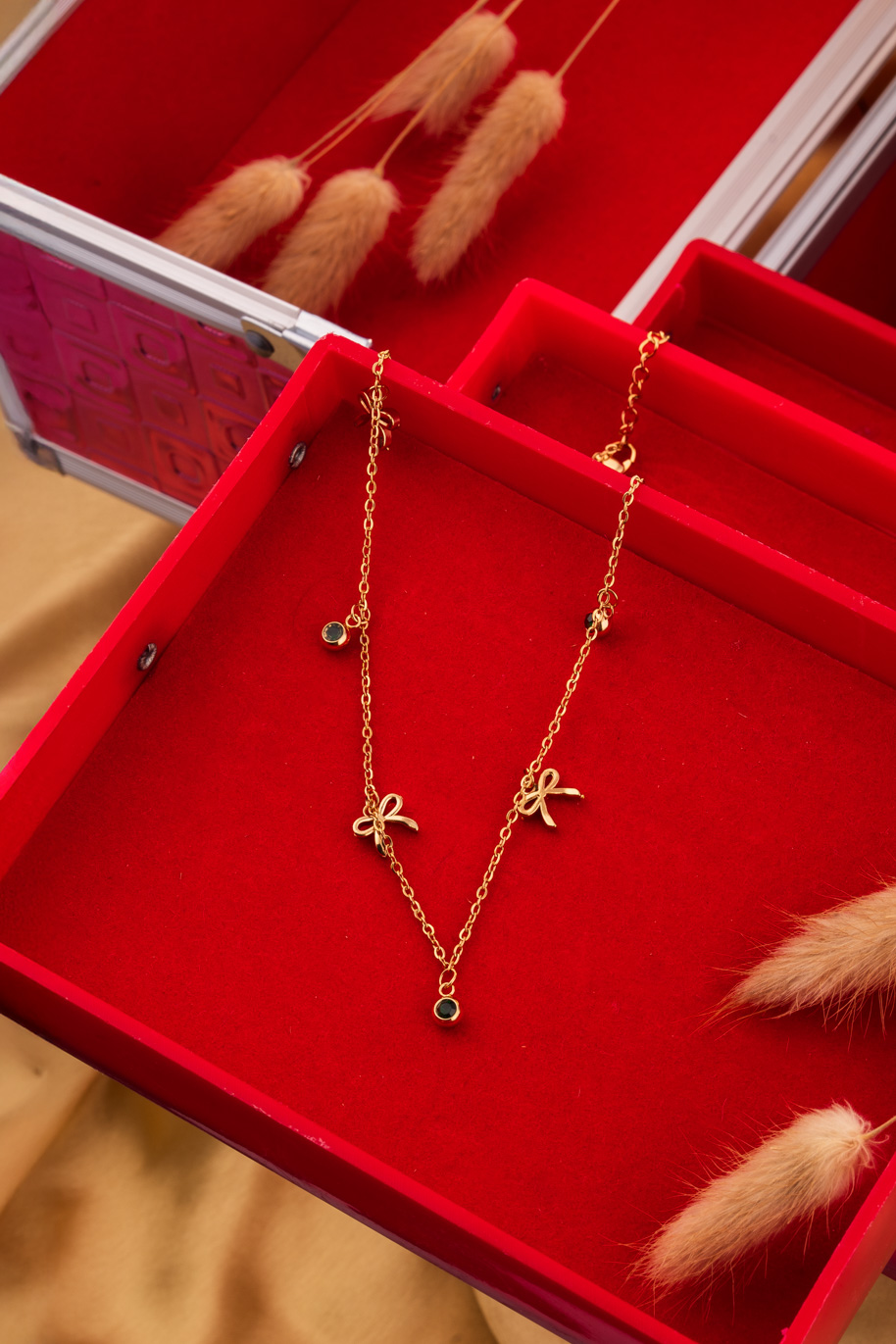 Trendy and smart Minimalist chain