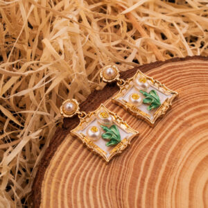Floral Frame Pearl Earrings