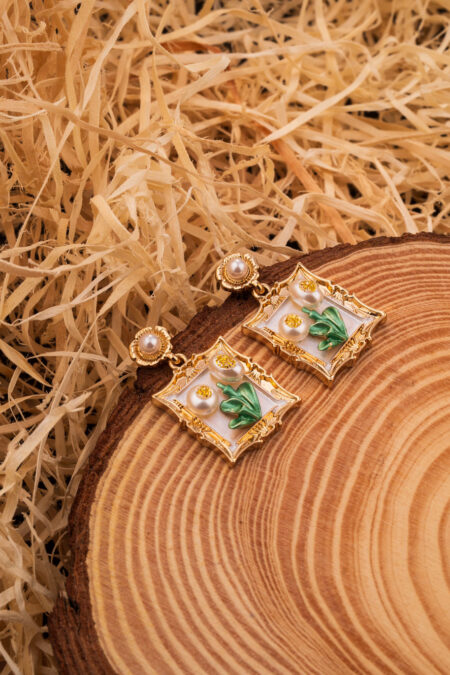 Floral Frame Pearl Earrings